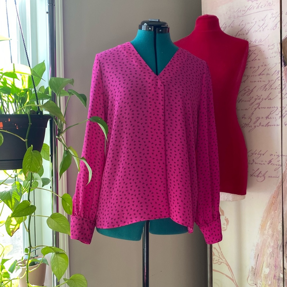 Vince Camuto fuchsia print blouse Small
